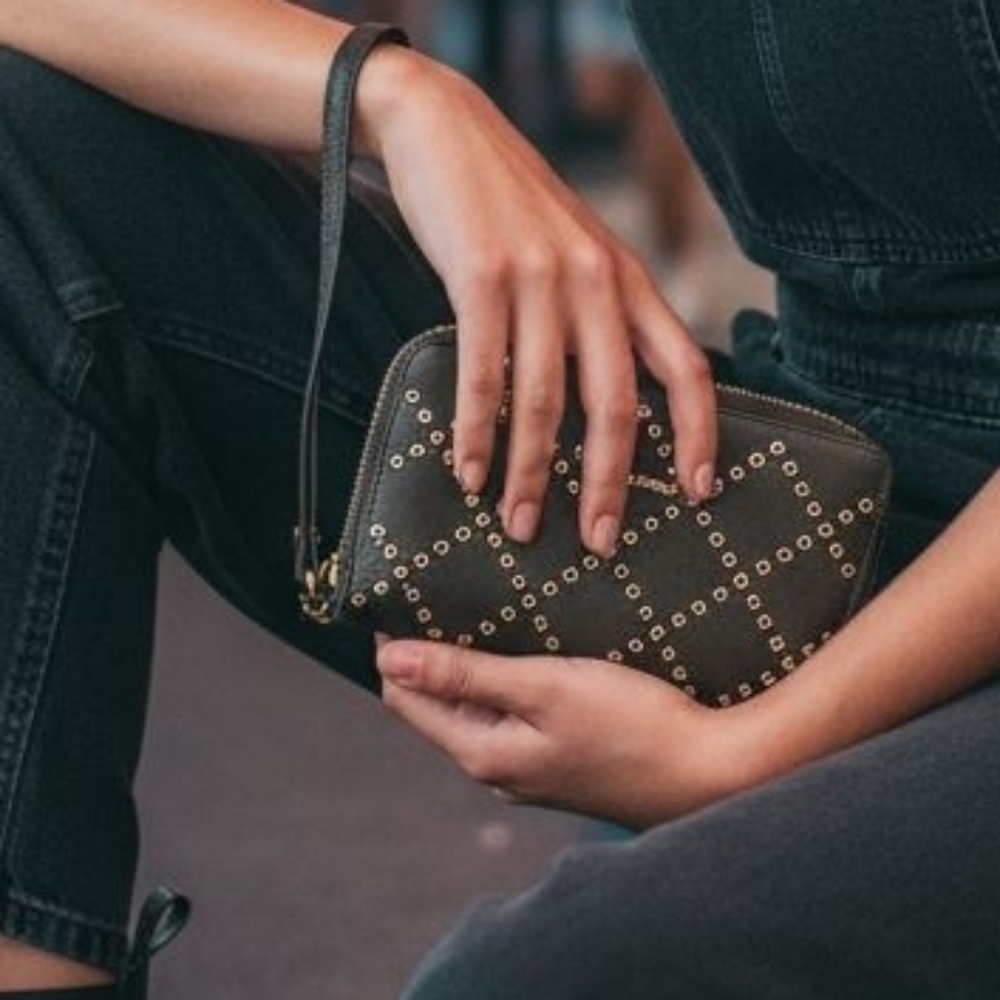 ✨️NWOT! Michael Kors Black Wristlet with Gold Accents - Picture 7 of 16
